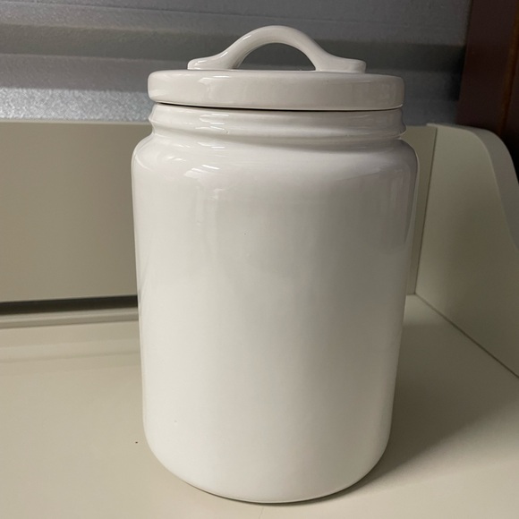 Rae Dunn Scaredy Cat Canister for Halloween - Picture 4 of 5